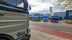 20251019-Tom-Holding-00572